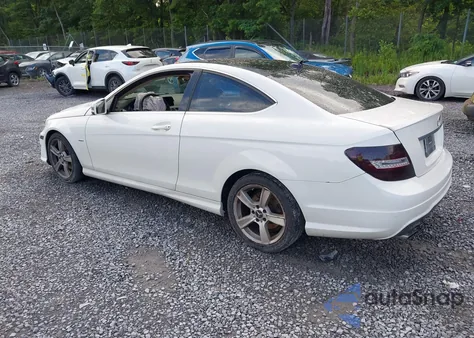 2012 Mercedes-Benz C 250 из США, поврежденный, VIN WDDGJ4HB8CF884401